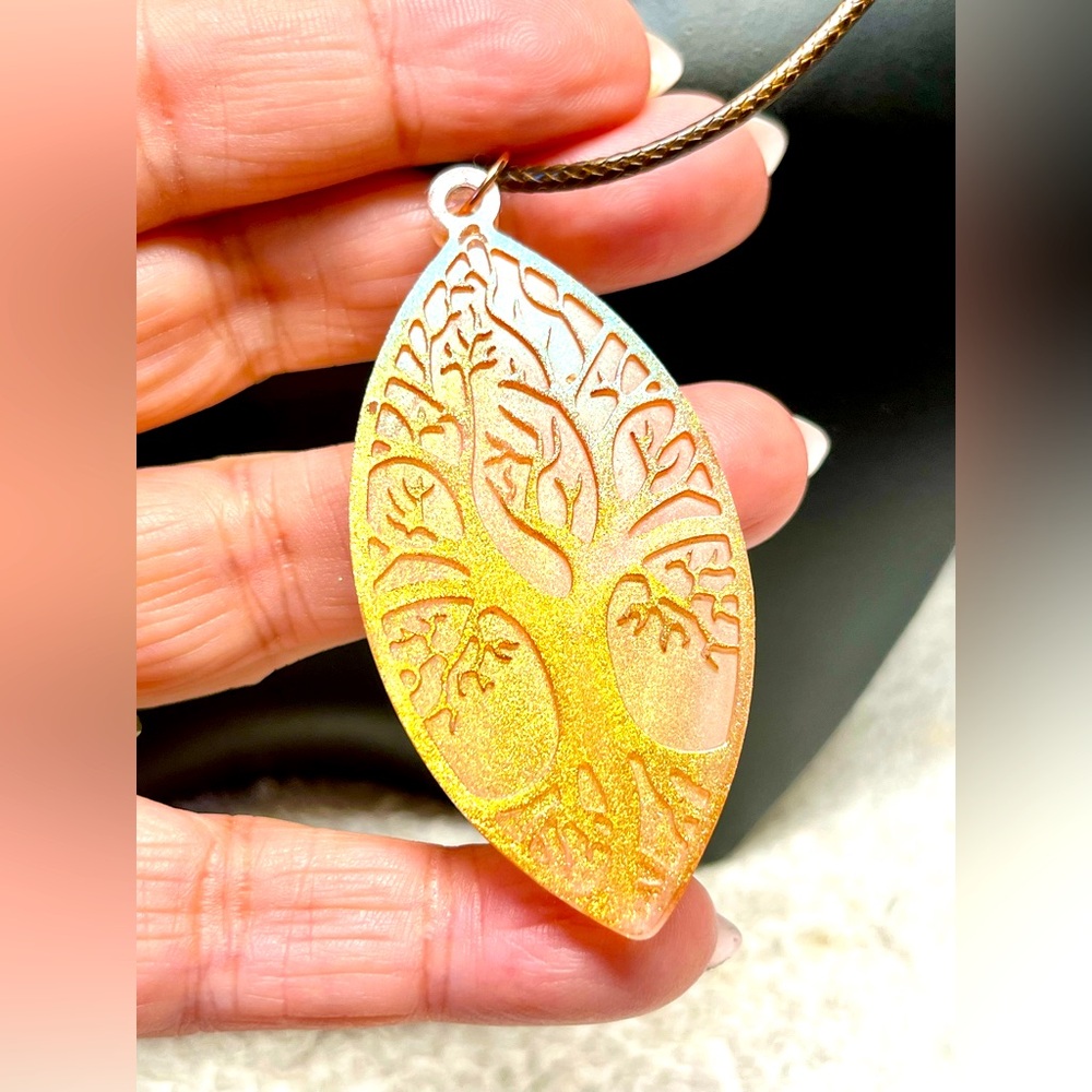 🌸💖cute handmade TREE OF LIFE-resin pendant with cord